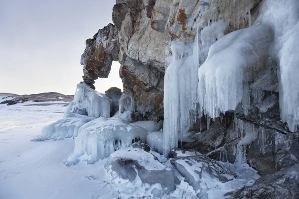 Tsagan-Hushun cape téli táj. Bajkál-tó — Stock Fotó