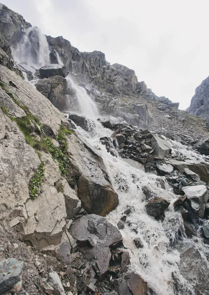 Aktru waterfall, Altai mountains landscape. — Stock Photo, Image