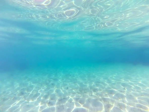 Fundo subaquático. Água do mar azul — Fotografia de Stock