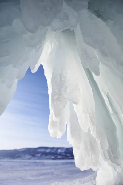 Ledová jeskyně. Zimní Bajkal — Stock fotografie