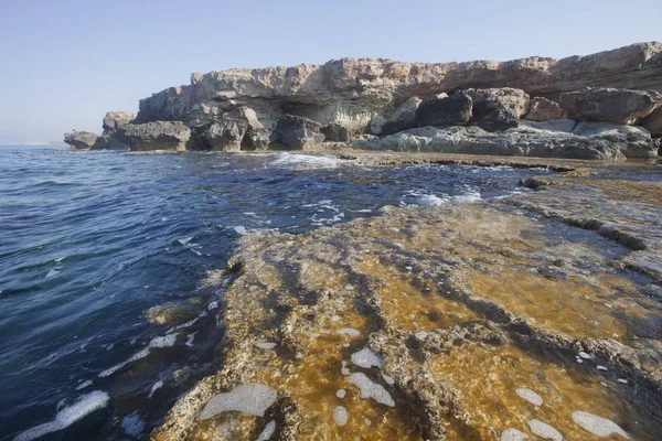 Rocas del cabo Cavo Greco. Chipre. Mar Mediterráneo paisaje — Foto de Stock