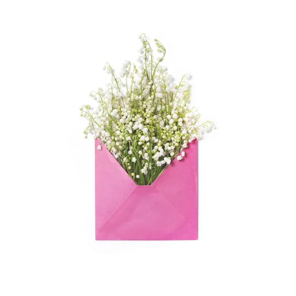 Lily of the valley bloemen in envelop — Stockfoto