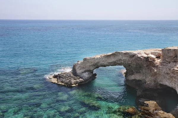 Monachus Monachus Arch. Capa de Cavo Greco. Chipre. Mediterráneo s — Foto de Stock