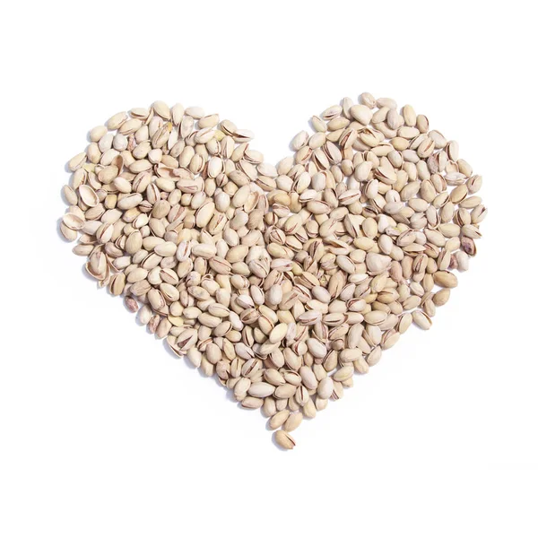 Beyaz zemin üzerine Antep fıstığı kalbinde