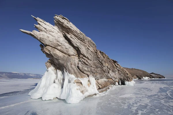 Lago Baikal, isla Ogoi. Paisaje invierno —  Fotos de Stock