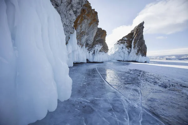 Cabeza de liebre Cabo, lago Baikal, isla Olkhon. Paisaje invierno — Foto de Stock