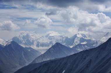 Beluha dağın, Altai doruklarına kar yağdı