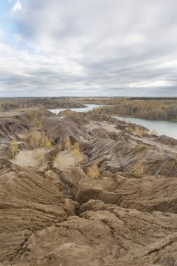 Romantsevo (köy Konduki) Turkuaz ocağına. Sonbahar landsca