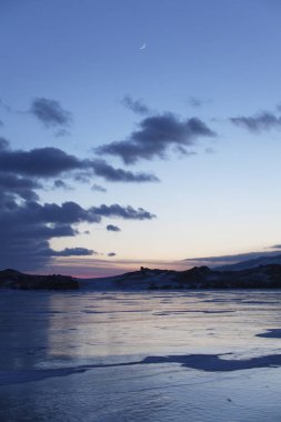 Deniz Baykal. Kış günbatımı manzarası
