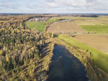 Alanlar, göl ve orman Lugovaya, Moscow region yakınındaki. Üzerinden görüntülemek