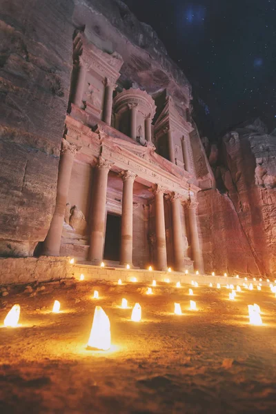 Treasury (El Khazne). Petra nattetid. — Stockfoto