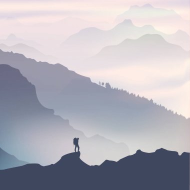 Gezgin dağlarda trekking nişanlı. Sunrise manzara