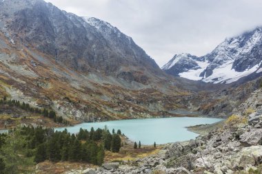 Lake Kuiguk. Altay Dağları sonbahar manzara
