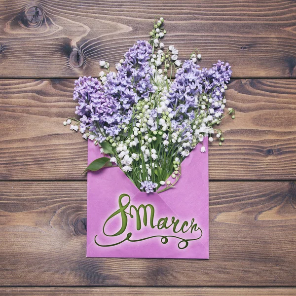 8 de Março. Feliz Dia das Mulheres! Cartão com Lilac e vale do lírio — Fotografia de Stock