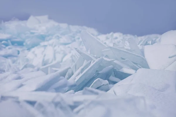 Eisdrift des Baikalsees. transparente Eisschollen — Stockfoto