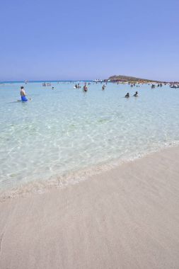 Akdeniz deniz manzara. Beyaz kumlu Nissi Beach, Kıbrıs, Ay