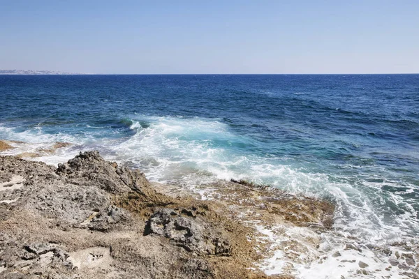 Chipre, Paphos. Línea costera del mar Mediterráneo — Foto de Stock