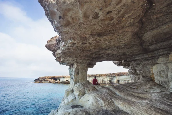 Айя-Напа, Кіпр. Морський печери Cavo Greco мис. — стокове фото