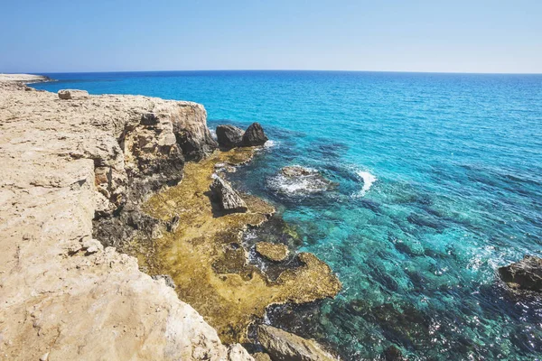 Mediterrane Meereslandschaft. cavo greco, Zypern. — Stockfoto