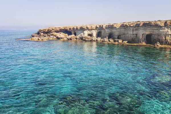 Ayia Napa, Chipre. Cuevas marinas del Cabo Cavo Greco . — Foto de Stock