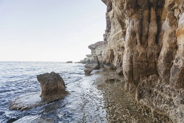 Ayia Napa, Chipre. Cuevas marinas del Cabo Cavo Greco . — Foto de Stock