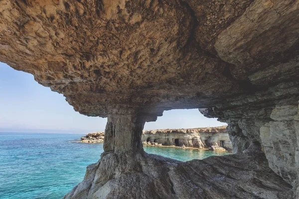 Айя-Напа, Кіпр. Морський печери Cavo Greco мис. — стокове фото