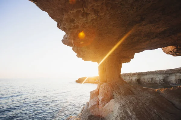 Ayia Napa, Chipre. Cavernas do mar do Cabo Cavo Greco . — Fotografia de Stock