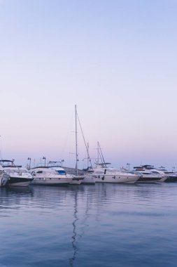 Su deniz yat. Kıbrıs yaz manzara