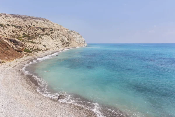 Mar Mediterráneo cerca de la piedra Afrodita. Chipre . — Foto de Stock