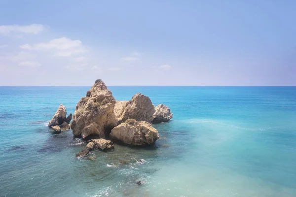 Средиземное море возле Афродитского камня. Кипр . — стоковое фото