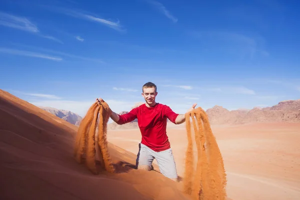 Turismo in Wadi Rum Desert, Giordania — Foto Stock