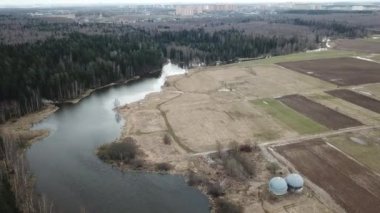 Razderikha Nehri. Lugovaya Lobnya bölge. Moscow region, Rusya Federasyonu. Havadan görünümü bahar manzara