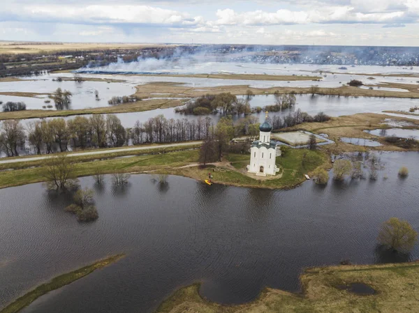 Church of the Intercession on the Nerl. Russia. Aerial view land — Stock Photo, Image