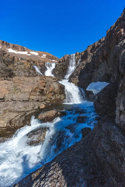シベリア・プトーラナ高原の滝 — ストック写真