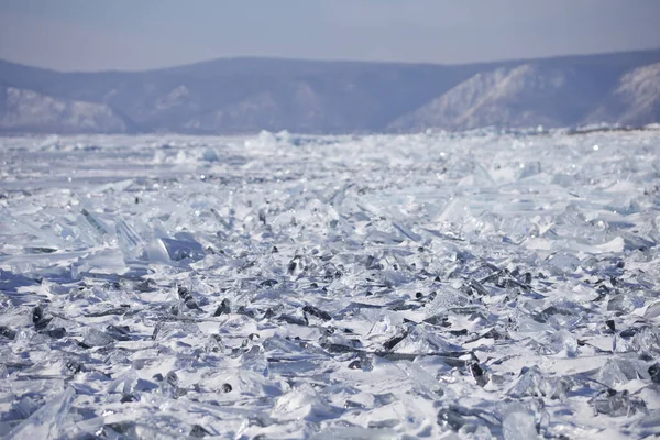 Jezero Bajkal Listvyanka obce. Zimní krajina — Stock fotografie