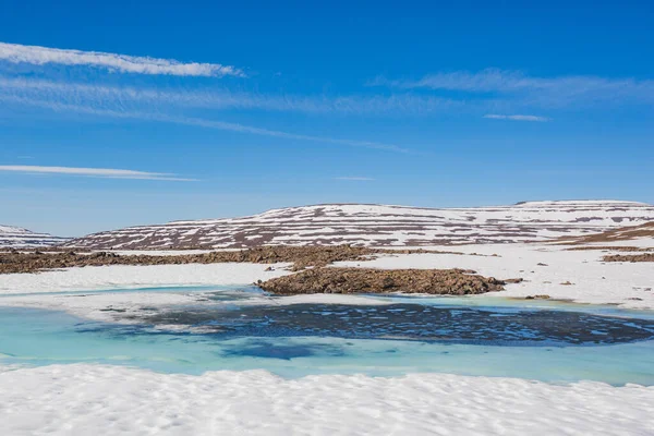 Lago en la meseta de Putorana. Rusia, región de Krasnoyarsk — Foto de Stock