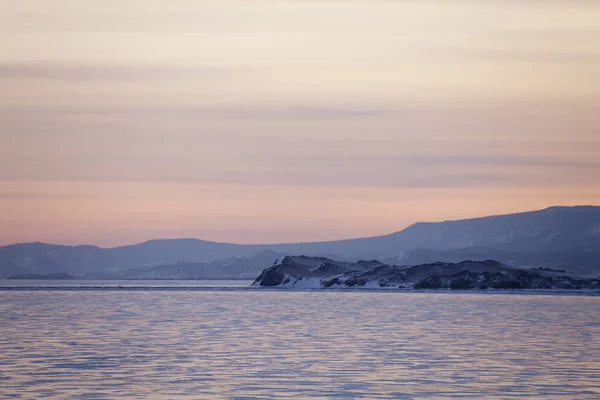 Озеро Байкал, зима природи. Мис Uyuga захід сонця краєвид — стокове фото