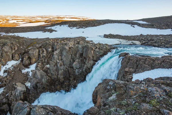 Cascada en el río Hikikal, meseta de Putorana, Taimyr. Rusia — Foto de Stock