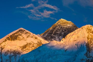 Kala Patar Dağı 'ndan Everest' in günbatımı manzarası. Nepal