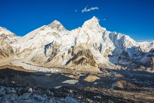 珠穆朗玛峰的景色。 尼泊尔 — 图库照片
