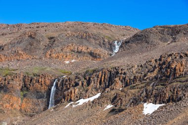 Putorana Platosu'ndaki şelale. Rusya