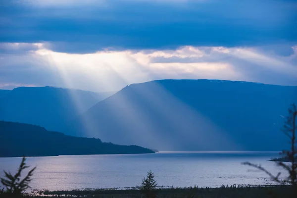 Putorana Platosu'ndaki Lama Gölü. Rusya — Stok fotoğraf