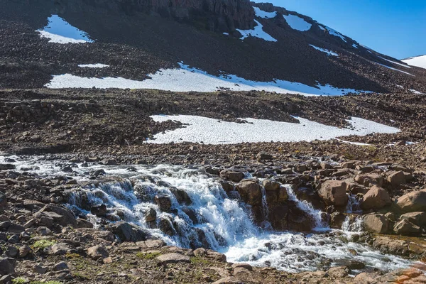 Waterval op het Putorana-plateau. Rusland — Stockfoto