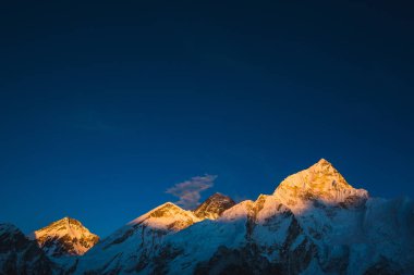 Kala Patar Dağı 'ndan Everest manzarası. Nepal