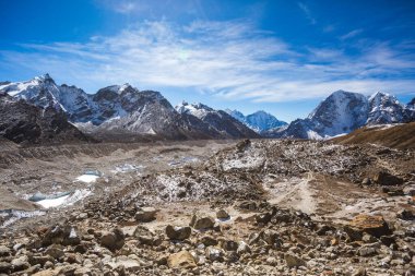 Everest ana kampına giden yol. Sagarmatha Ulusal Parkı, Nepal