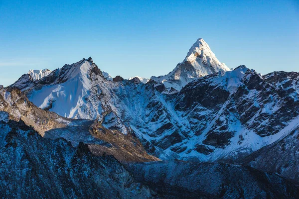 Ama Dablam uitzicht vanaf Kala Patar Mount. Nepal — Stockfoto