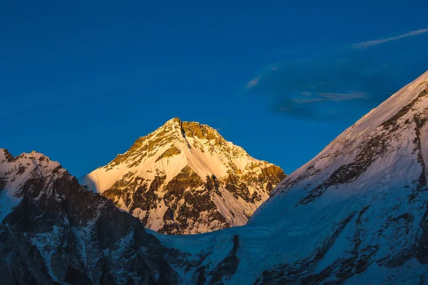 Kala Patar山的长江山景观。 尼泊尔 — 图库照片