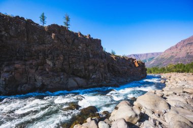 Putorana Platosu 'ndaki Vekhikai Nehri. Rusya, Sibirya