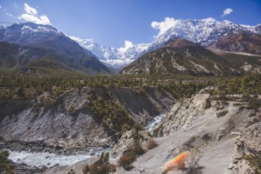 Marsyandi nehir vadisi. Himalaya dağları. Nepal.