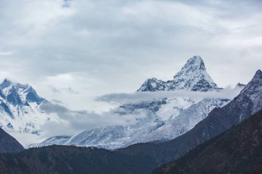 Ama Dablam tepesi. Nepal, Sagarmatha Ulusal Parkı